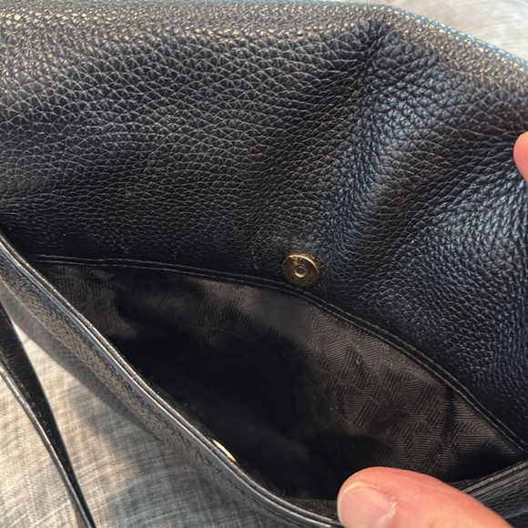 Michael Kors Bag Bedford Crossbody - Picture 17 of 17